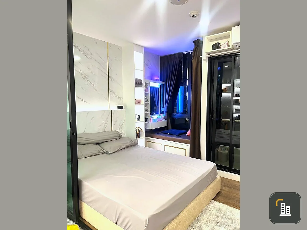 For sale: Condo Esta Bliss, built-in white marble pattern throughout the room, hidden lights throughout the room, premium quality materials, don't mis