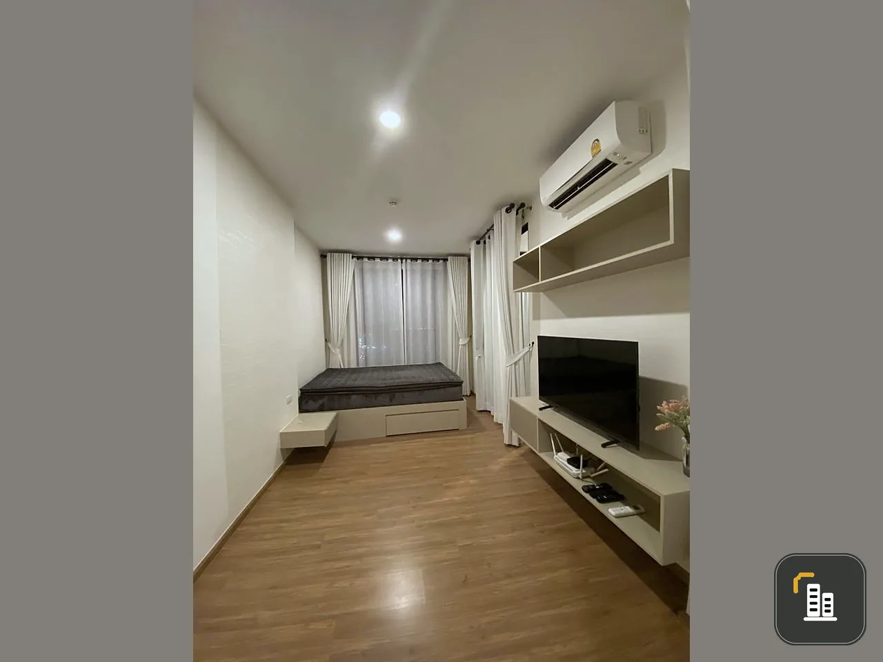 For rent: The Origin Ram 209 Interchange, high floor, decorated in a minimalist style with a walk-in closet. Don't miss it.
