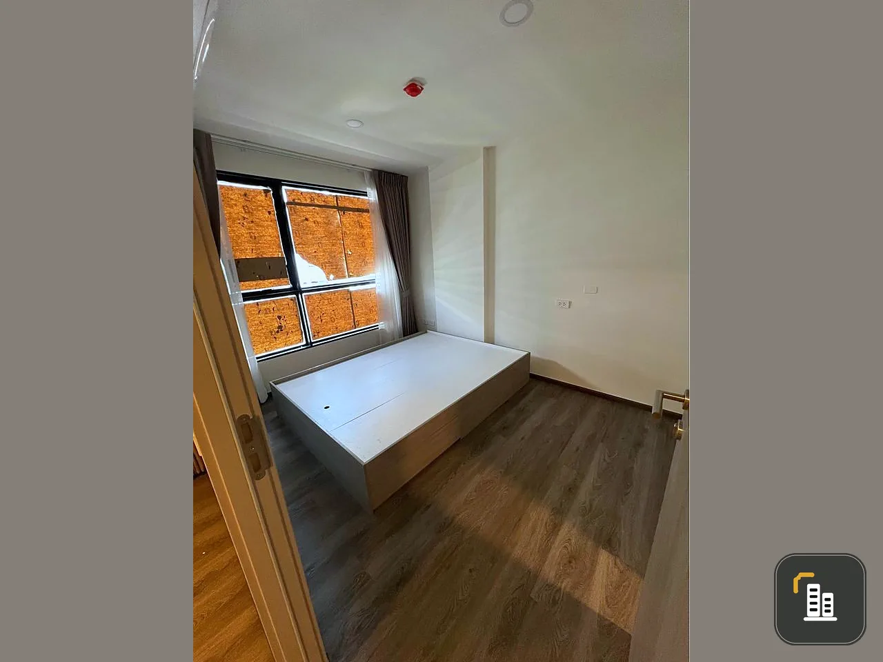 For sale: The Origin On Nut, empty room, airy, swimming pool view, great atmosphere. Don't just look, hurry up and book now!