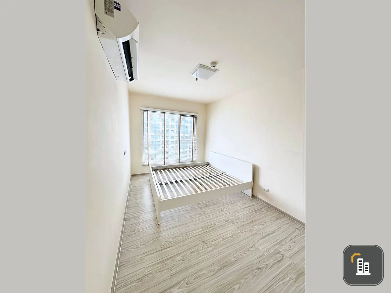 For sale: Aspire Rattanathibet 2, balcony facing north, corner room, swimming pool view, great atmosphere, very worth booking.