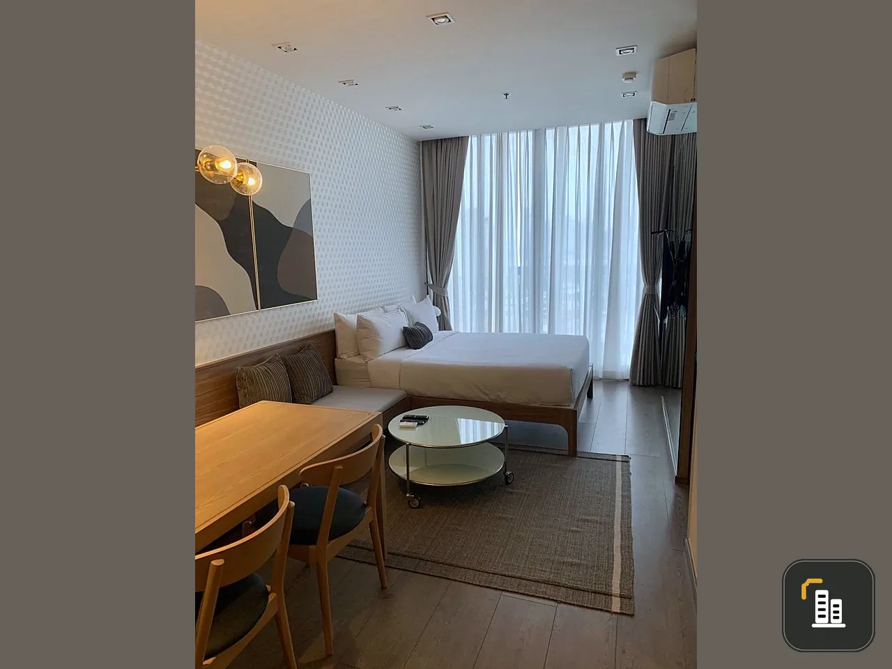 For sale: Hampton Residence Next to Emporium, quality furniture, complete appliances
