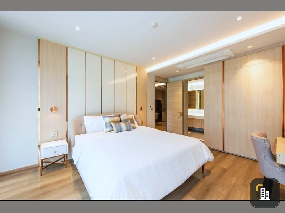 For rent: Bearing Residence, has a private balcony area leading out to the garden, fully furnished and equipped with appliances.