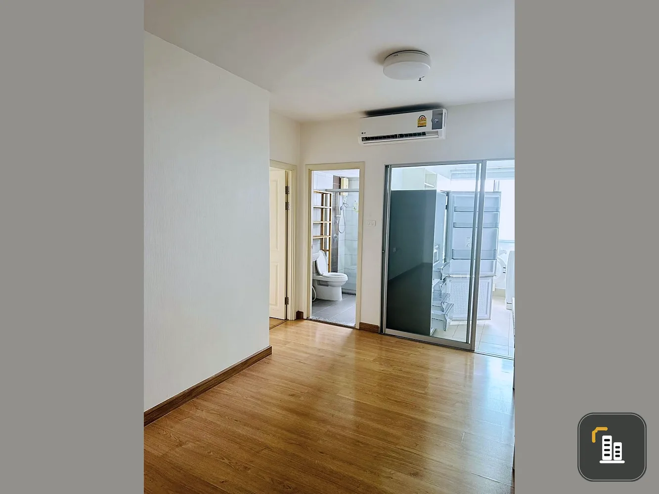 For sale, for rent, Supalai Vista, Pak Kret Intersection, empty room, not too expensive, those who like to decorate rooms should not miss it.