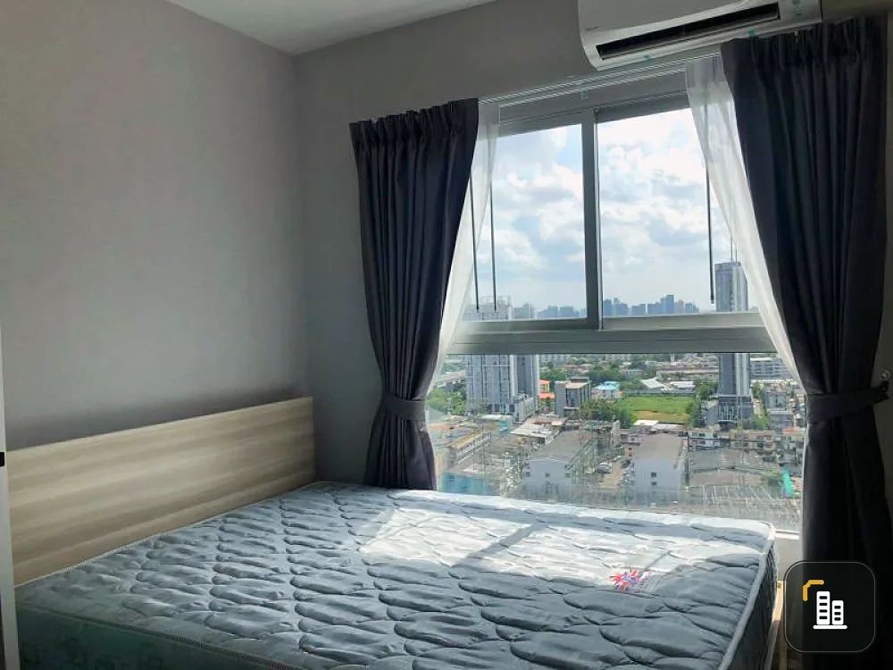 Urgent sale !! Plum Condo Ramkhamhaeng Station, complete with furniture and appliances in the room.