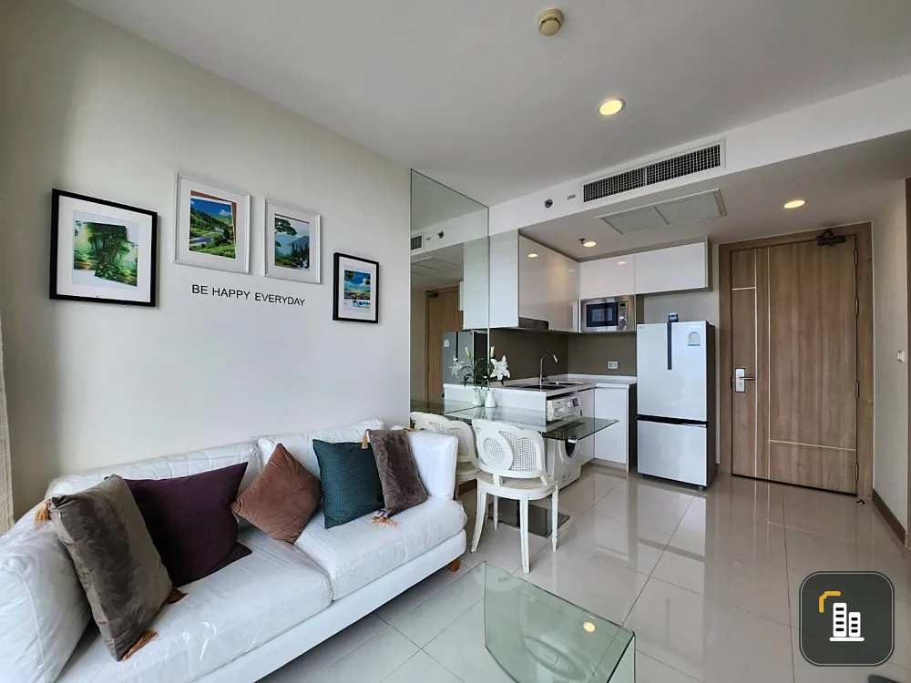 For sale: The Riviera Wongamat Beach (North Pattaya), 18th floor, Pattaya city view, fully furnished, ready to move in, urgent