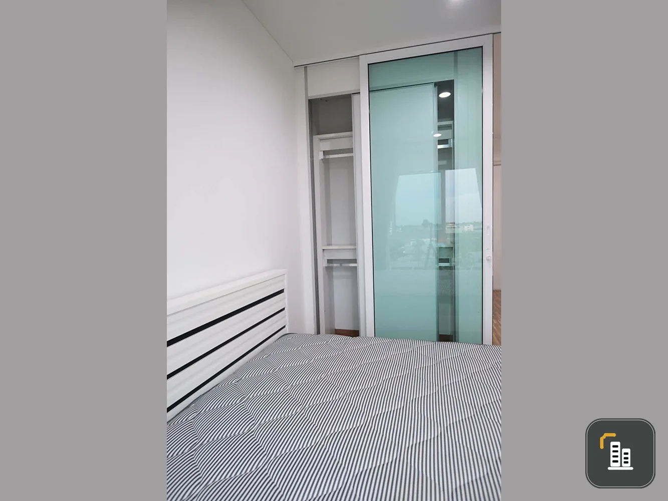 For sale: The Iris Bangyai, fully furnished, ready to move in, complete facilities, you can't miss out on booking.