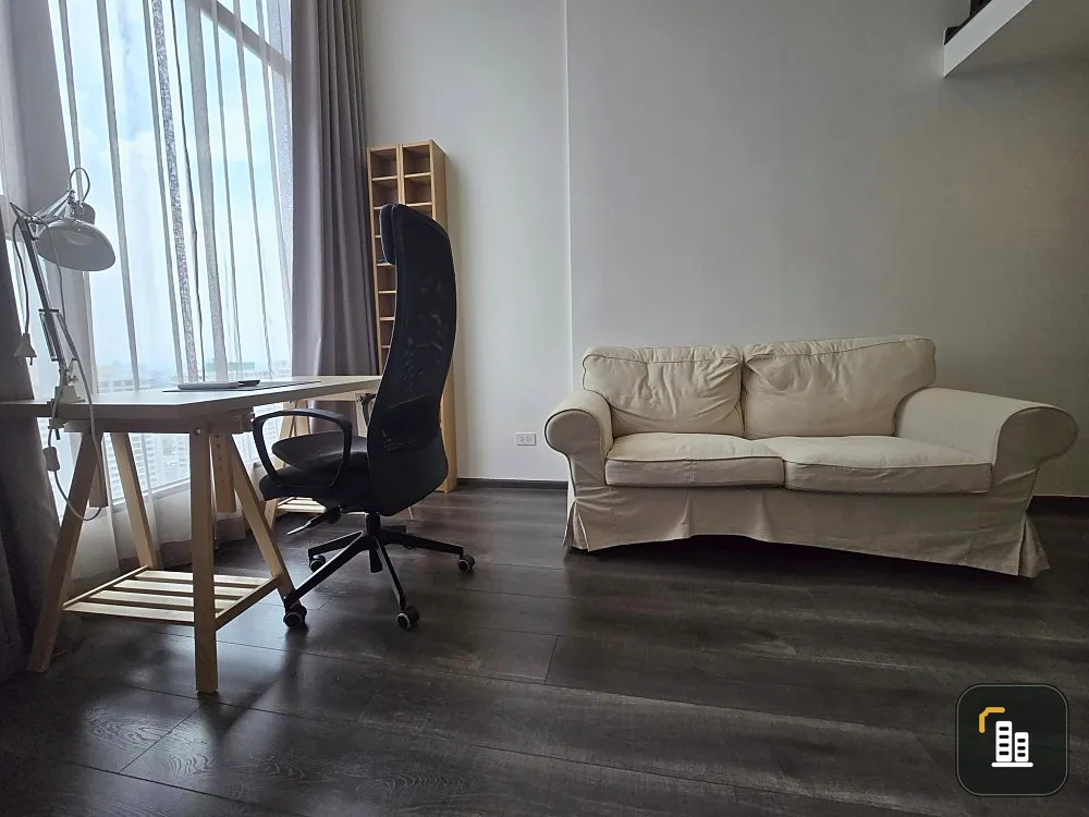 For rent: Knightsbridge Space Ratchayothin, corner room, next to fire escape, 30th floor, very high, complete with good quality electrical appliances.