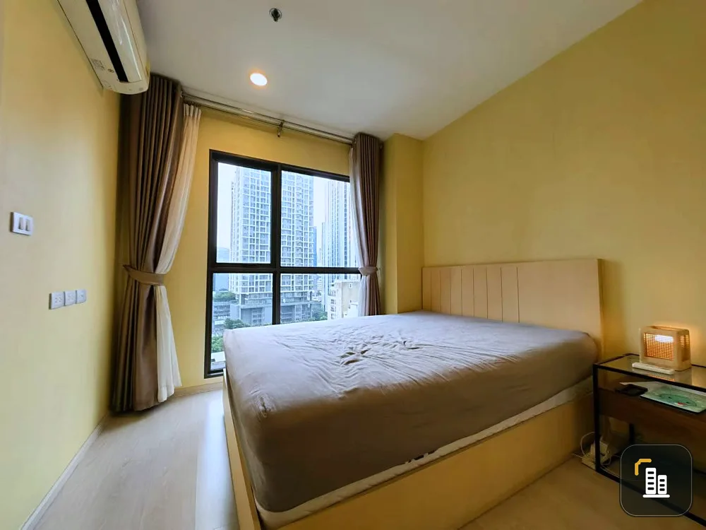 For rent: Condo Rhythm Asoke 2, 9th floor, very spacious room, divided into sections, decorated nicely. Interested? Book now!