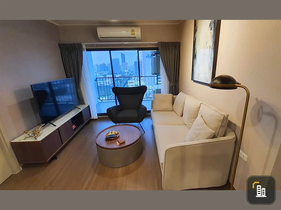 For rent: Ideo Sukhumvit 93, corner room, 22nd floor, open view of the city and river bend, branded furniture, book now.