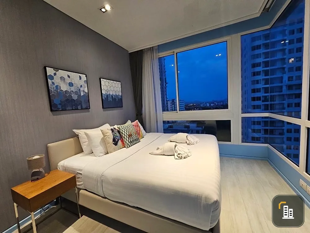 For rent: Veranda Residence Pattaya (Jomtien), 12th floor, corner room, very large, private, sea view, hurry and book now.