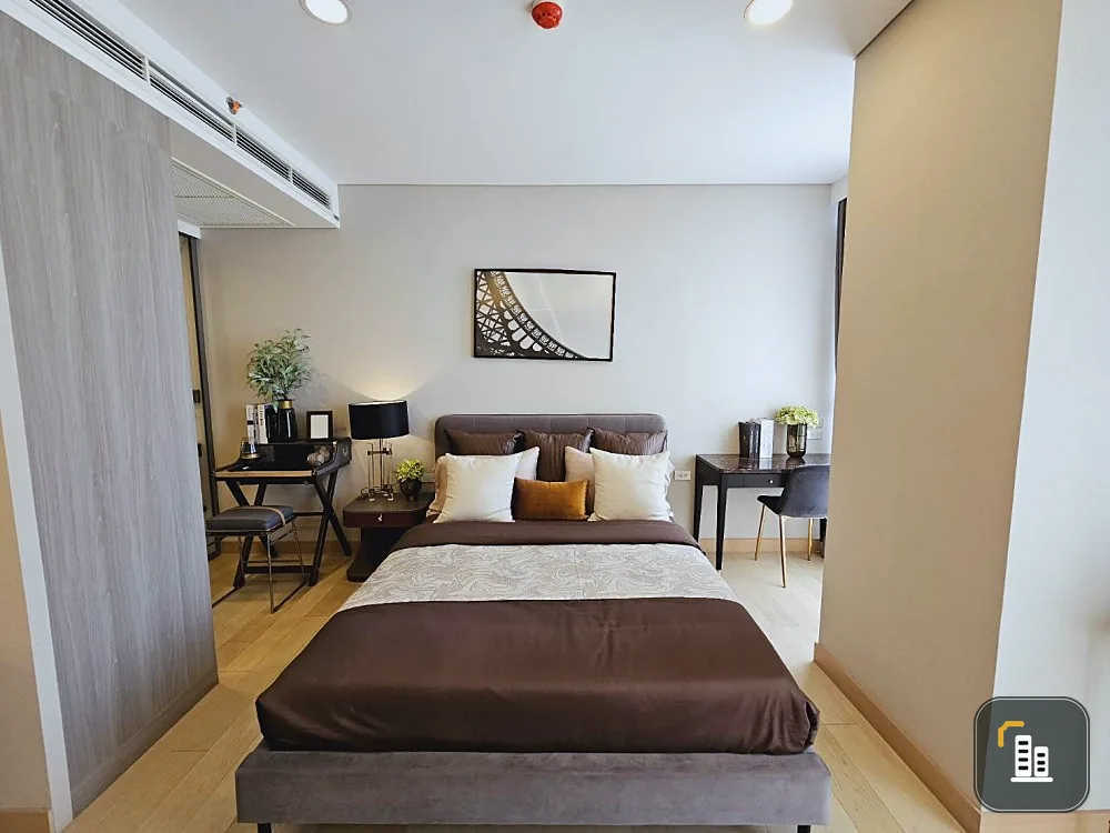 For sale: Siamese Exclusive Queens, high floor, spacious room, decorated in a luxurious style, you should not miss it.