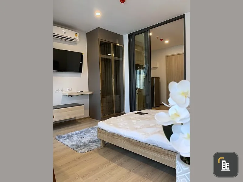 For rent: Life Rama 4 - Asoke, studio room with built-in furniture + complete electrical appliances. Good like this, reserve now.