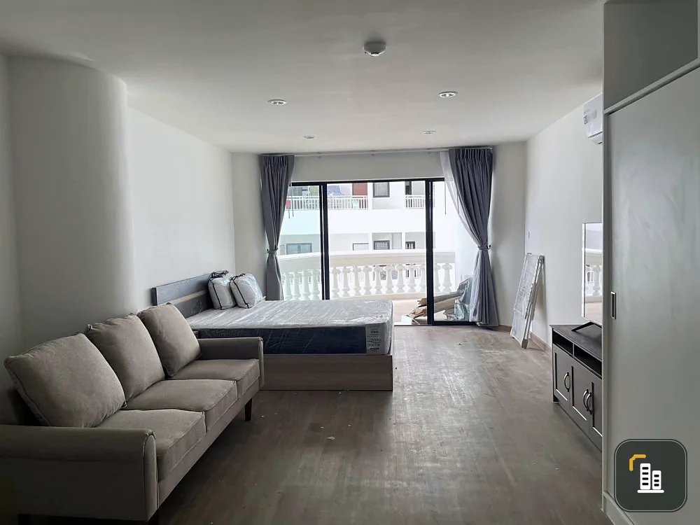 For sale: Sky Beach (North Pattaya) 27th floor, very high, next to the sea, private beach, very spacious room, you can't miss out on booking.