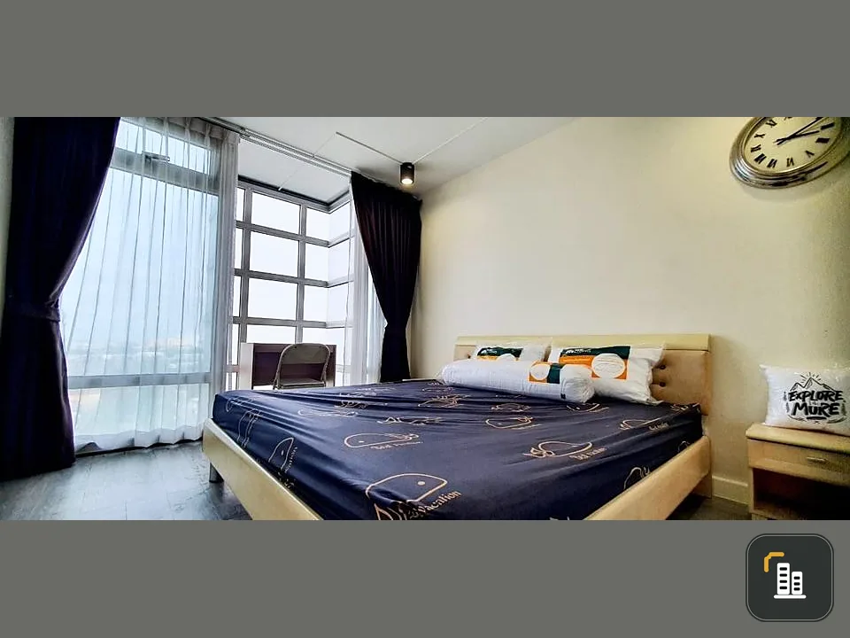 For sale: Victoria Lakeview Condominium, large room, good usable area, good for own use or investment, don't hesitate.