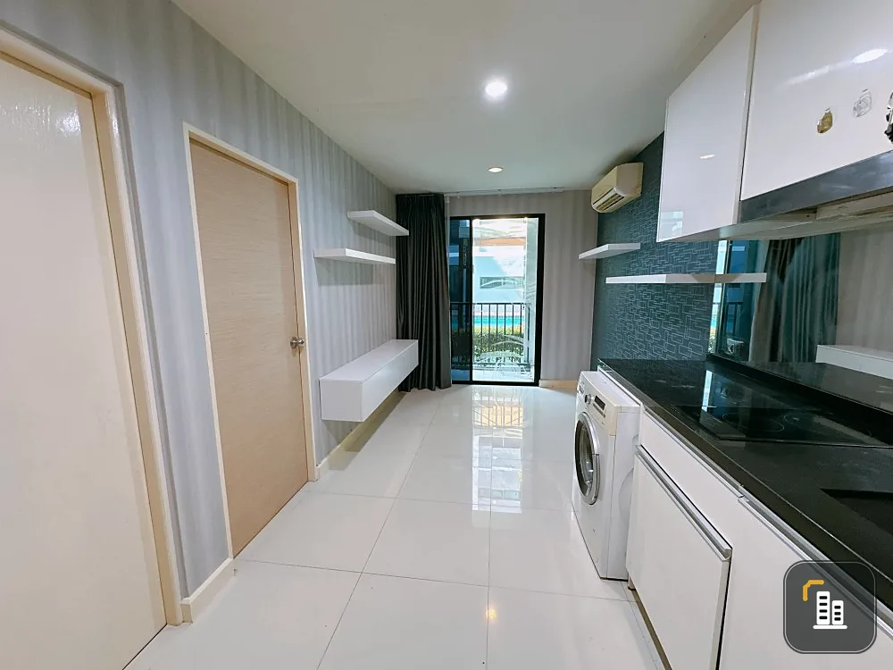 For sale, for rent, Metro Sky Ratchada, wallpapered throughout the room, swimming pool view (not adjacent to the garbage room), resort style.