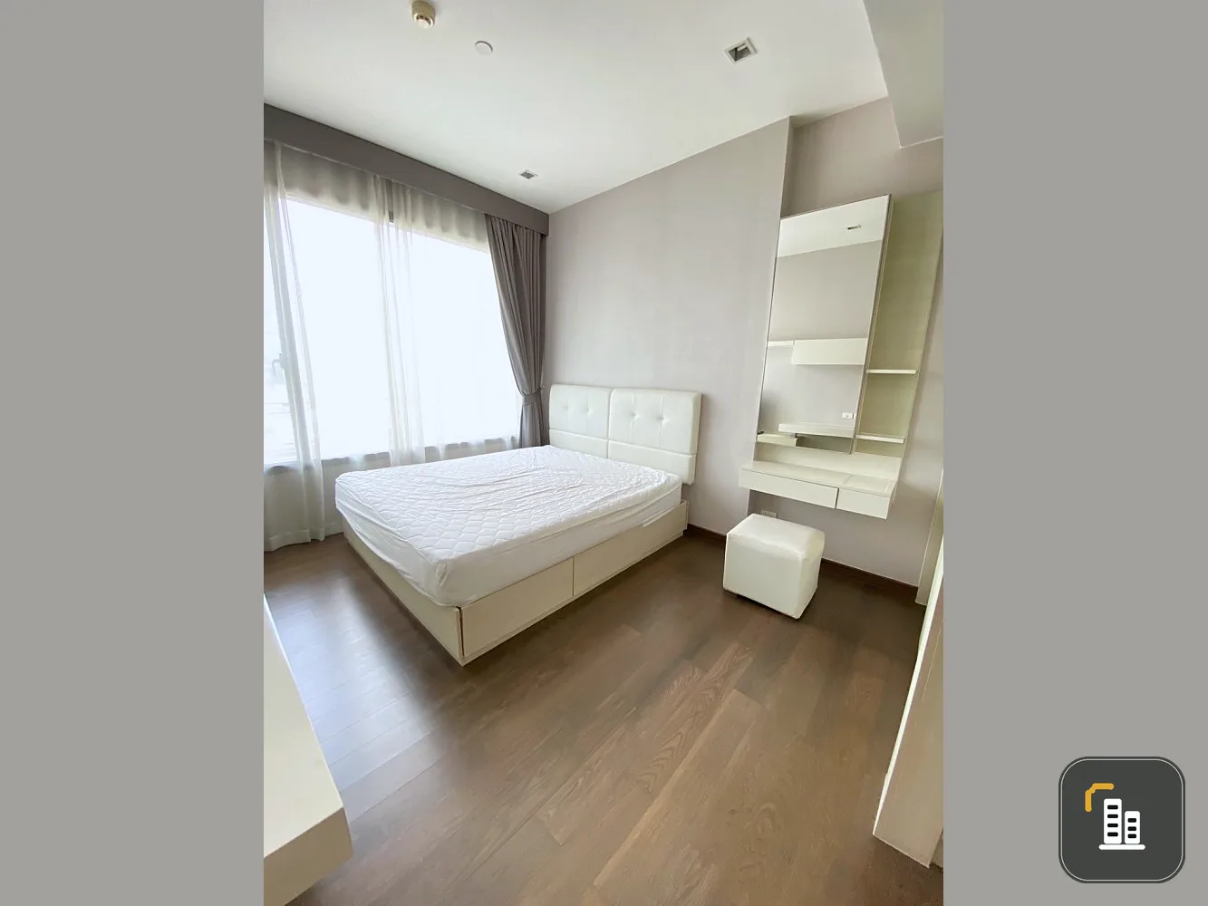 For rent Q ASOKE, a room ready to move in, complete with facilities. I must say that you must hurry to reserve.