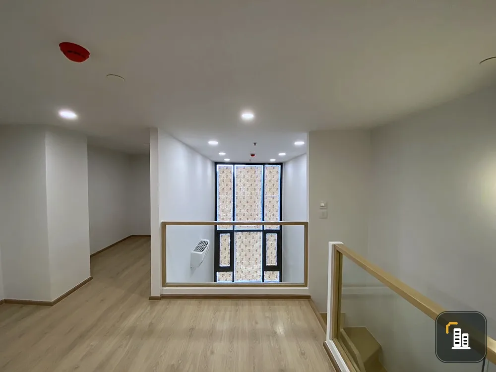 Selling down payment Life Rama 4 – Asoke, Vertiplex room (2 floors), Rare Item of the project, hurry up and reserve it now!