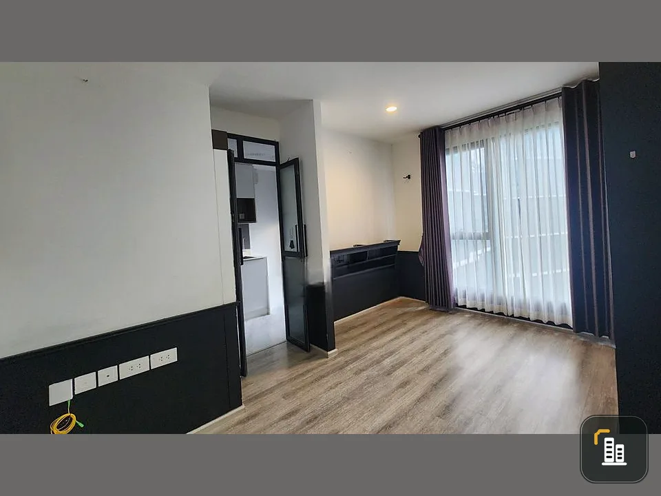 For sale/rent: Ideo Mobi Asoke, studio unit, 10th floor, Phetchaburi Road view, high ceiling, chic black and white wall design. Book now!