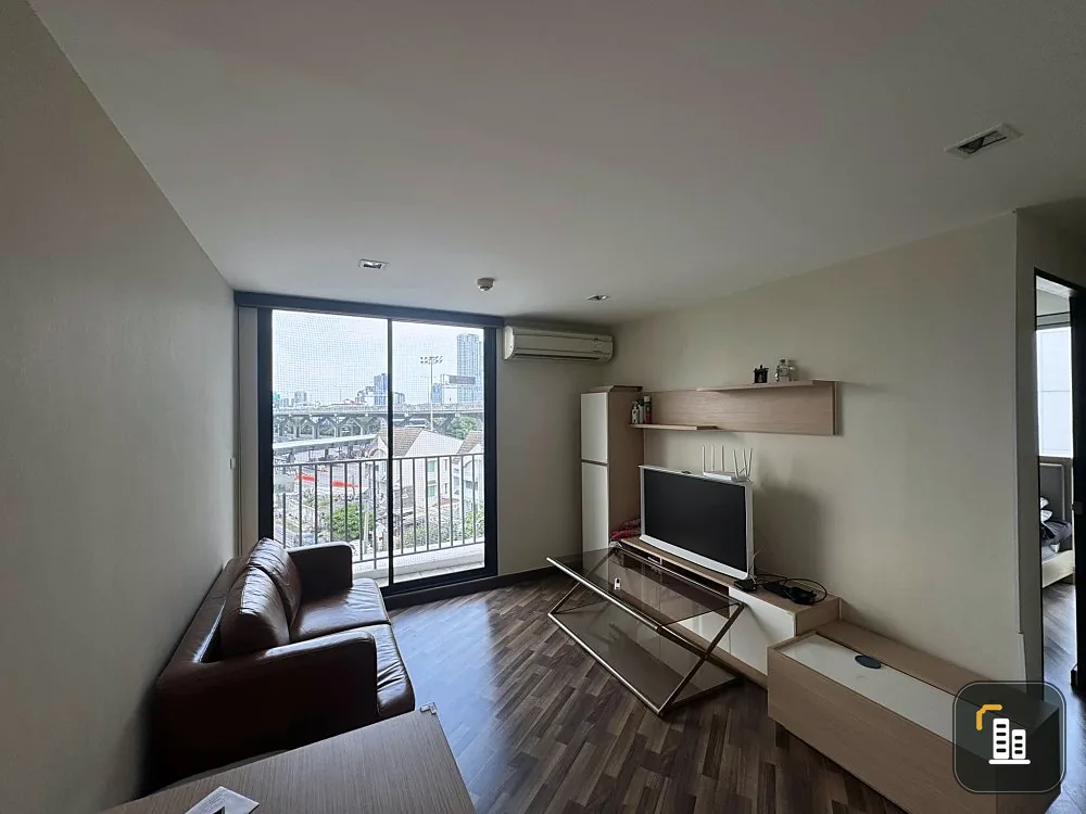 For rent Beyond Sukhumvit, spacious room, private, with facilities, just come and live in.