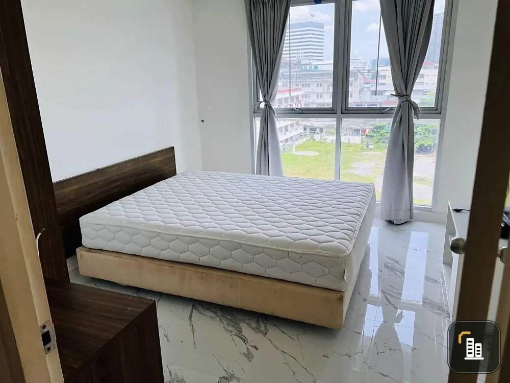 For sale: The Niche Sukhumvit 49, 6th floor, fully furnished and equipped with appliances. Reserve now, urgently!