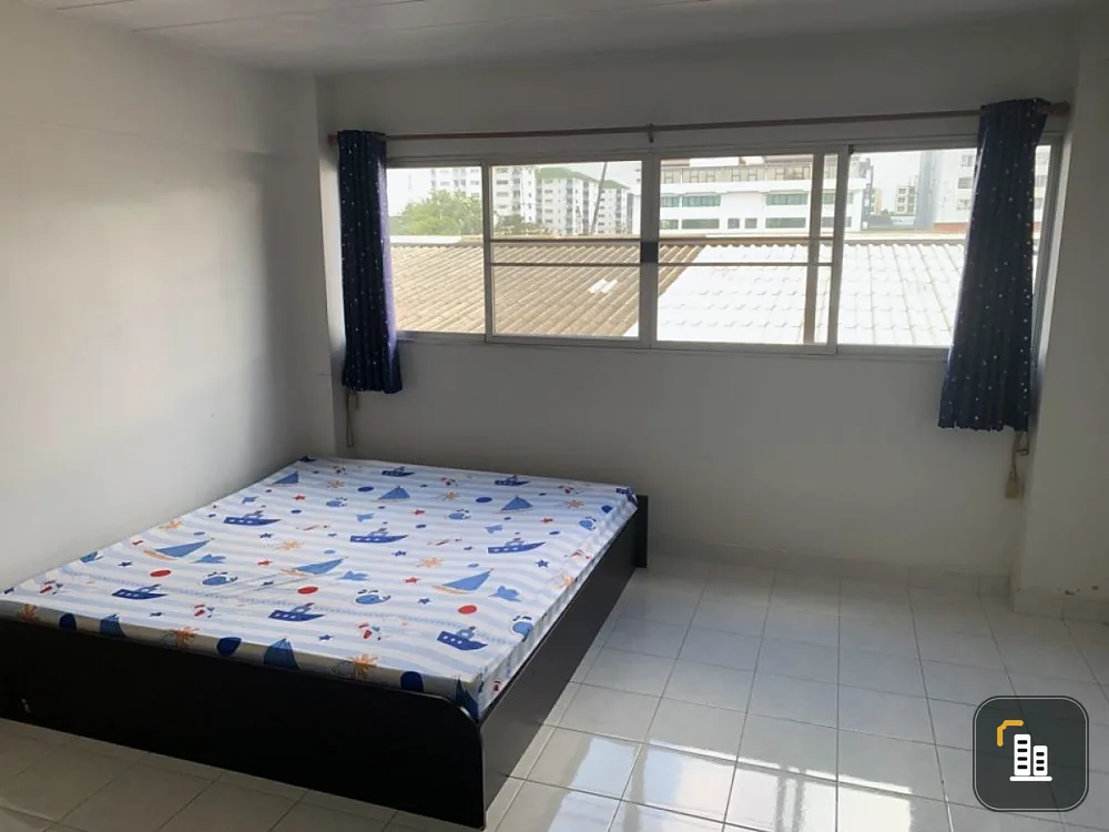 For rent: Lumpini Center Happy Land, 3rd floor, Building A1, open view. Interested? Hurry and reserve now. Don't miss out!