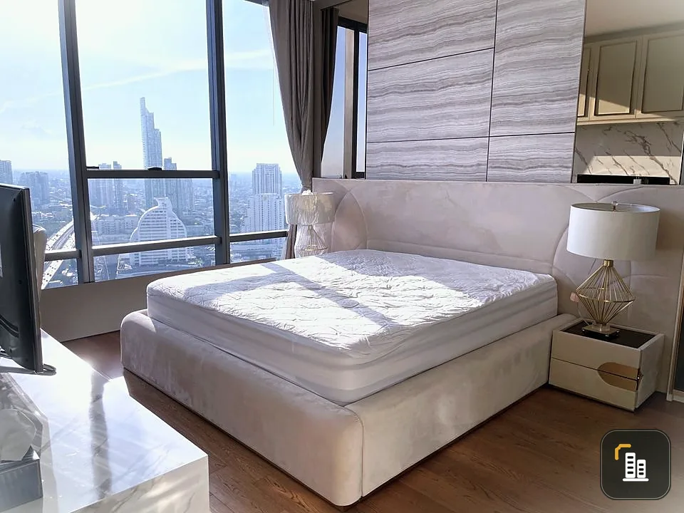Urgent sale, The Bangkok Sathorn, high floor, spacious room, beautifully decorated, very comfortable, with walk-in closet, hurry and reserve now.
