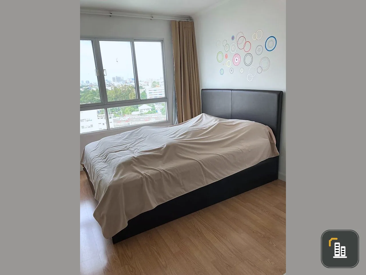 For sale: Lumpini Place Rama 8, fully furnished, swimming pool view, great atmosphere, book now and you won't be disappointed.