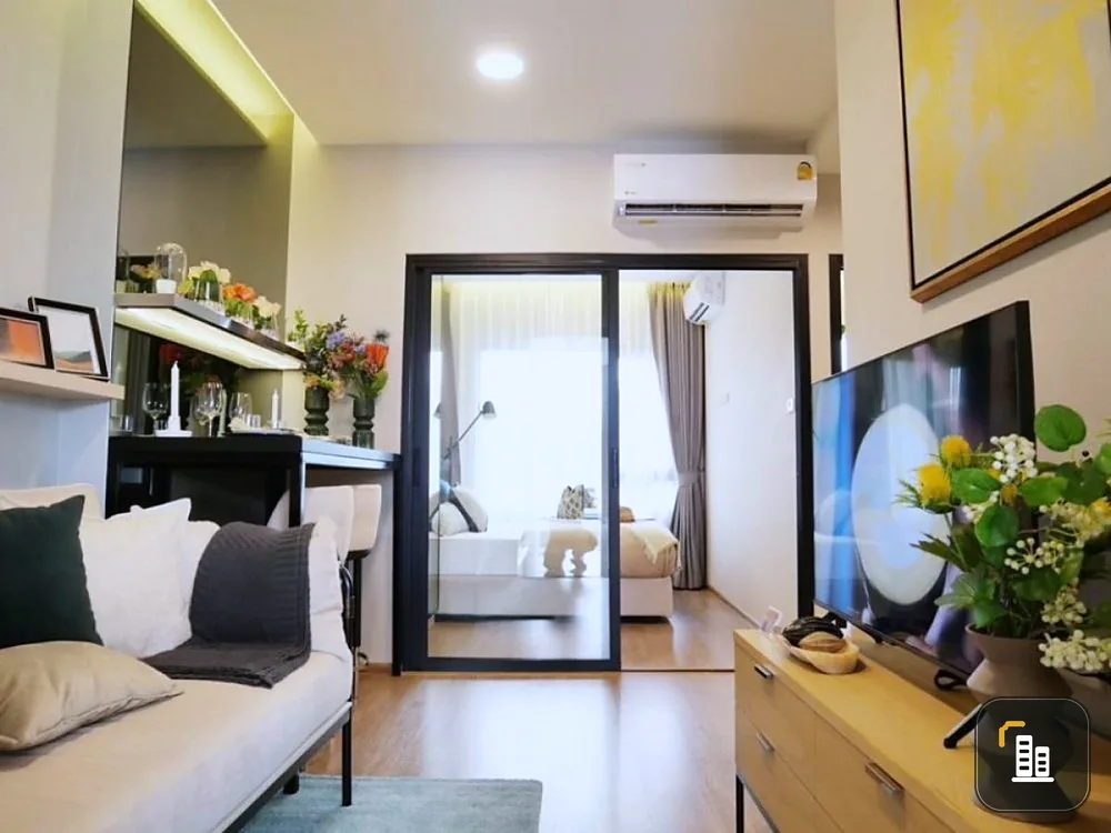 Selling down payment, The Living Ramkhamhaeng, high floor, spacious room, very good common area, convenient transportation, hurry to reserve ownership