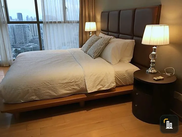For rent, Aqua Sukhumvit 49, 28th floor, very high, beautiful city view, very impressive, spacious room, comfortable, not cramped, go for it!
