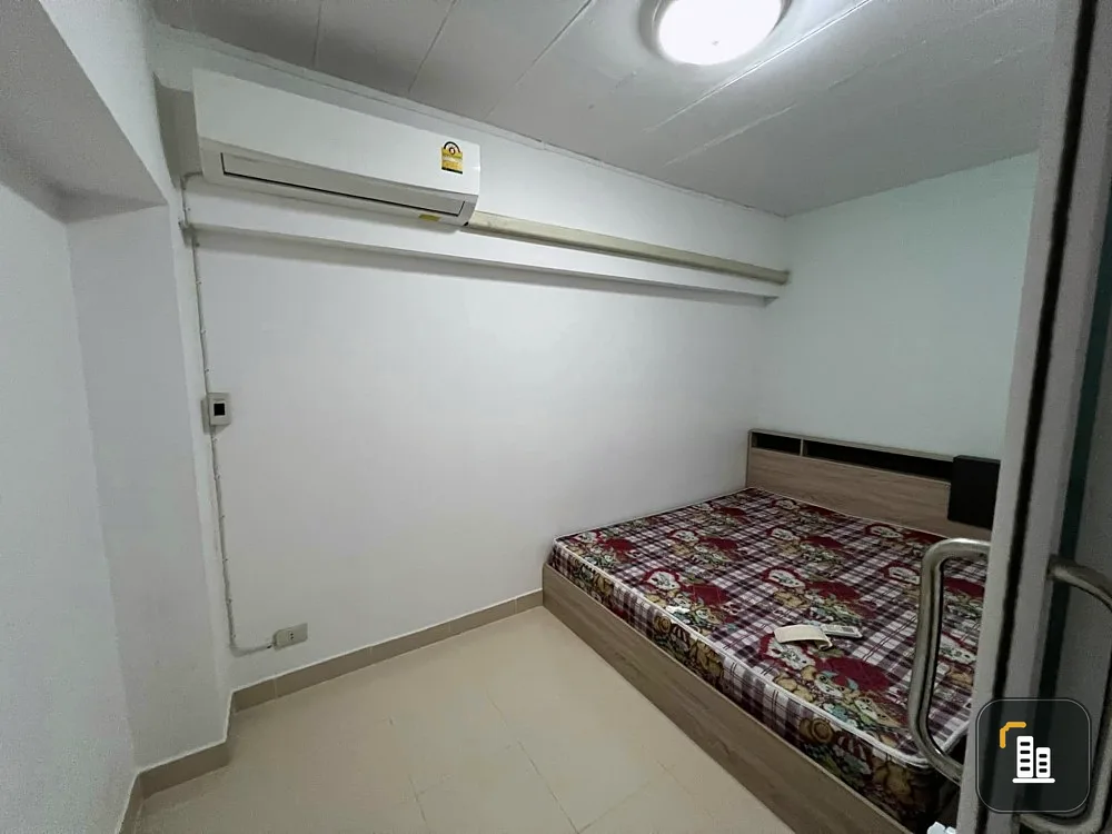 For sale: Khun Suk Ville Nawamin 157, 3rd floor, not high, spacious room, fully furnished. Interested? Hurry and reserve now.