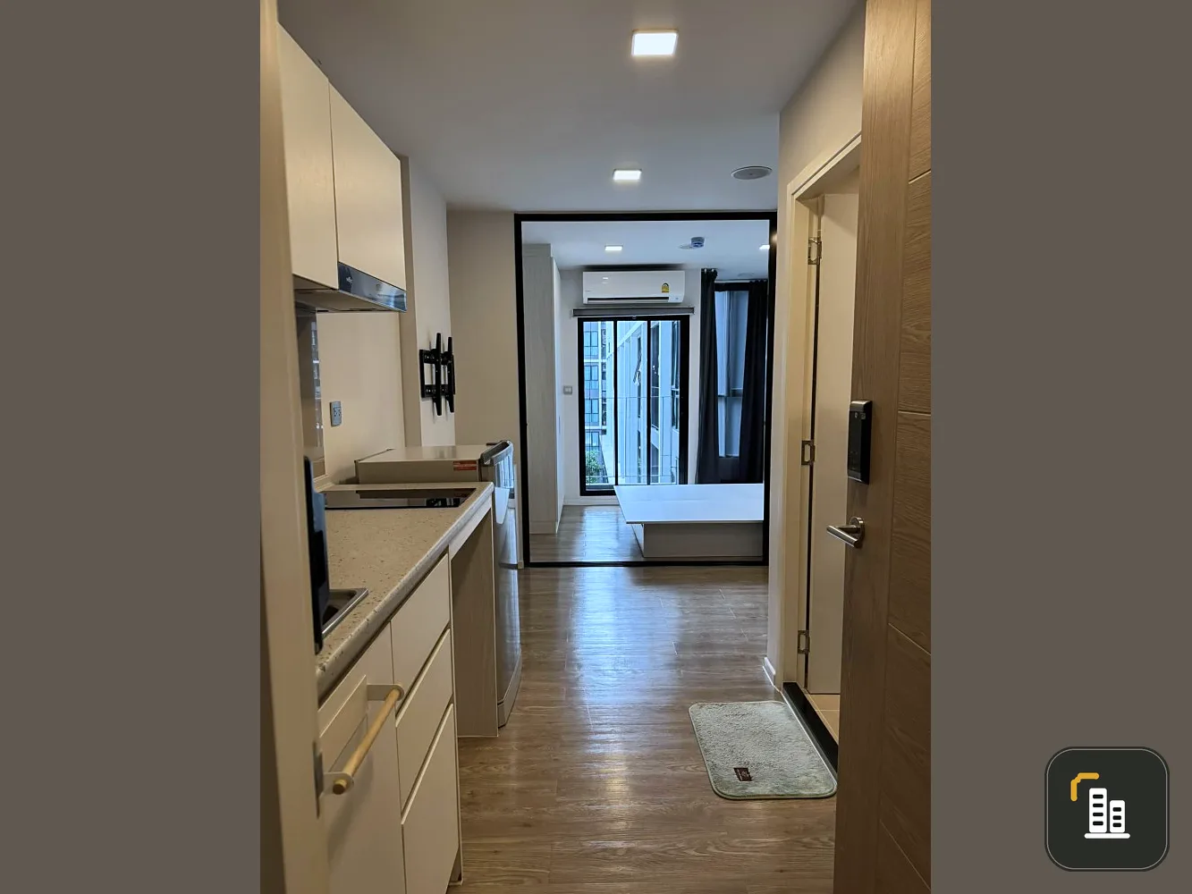 For sale: Atmoz Chaengwattana, 5th floor, swimming pool view, good price, nice room, reserve and own it now, don't miss out.