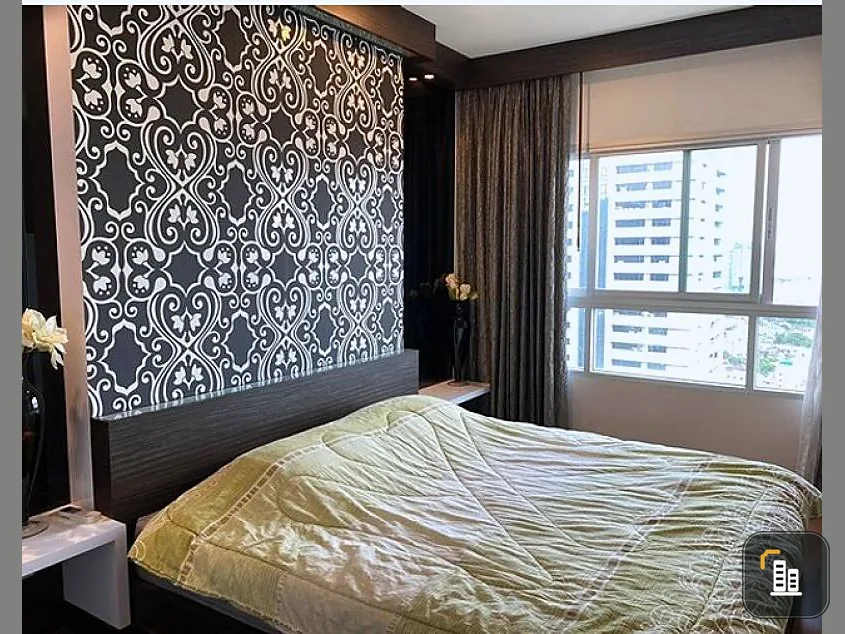 For rent, Q House Sathorn, beautiful decoration, beautiful wallpaper. with complete electrical appliances You can just come in.