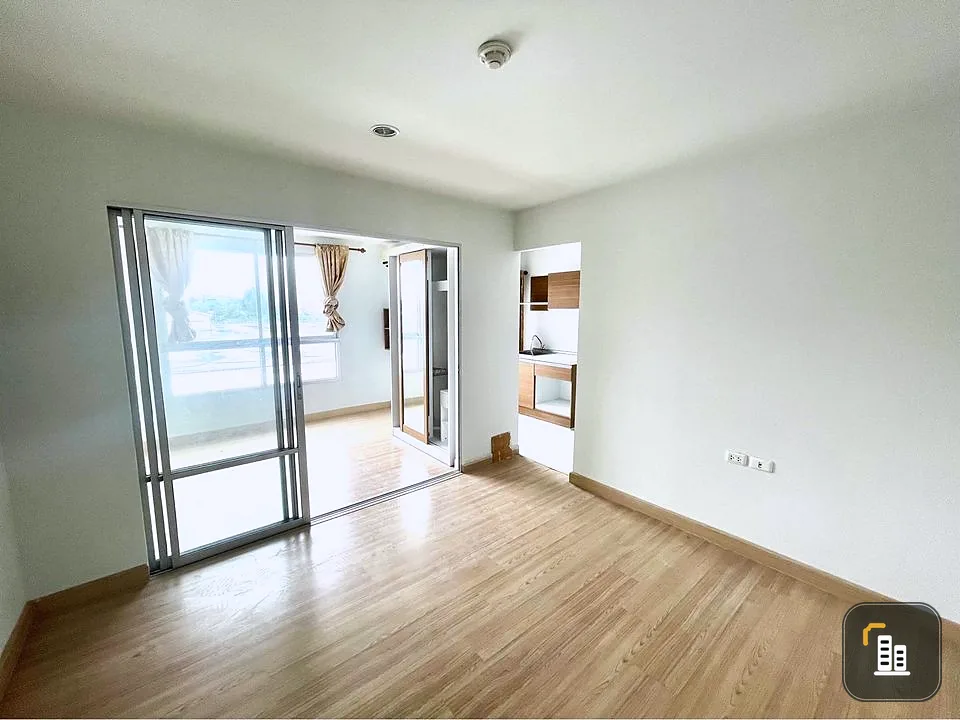 For sale: The Niche ID Rama 2, empty room, clean, airy, can be decorated as you like. I must say that you must book.