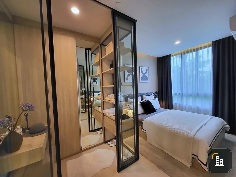 Selling down payment Noble New Mega Plus Bangna, 33rd floor, spacious room, nice project, interested, hurry and book now, urgent.