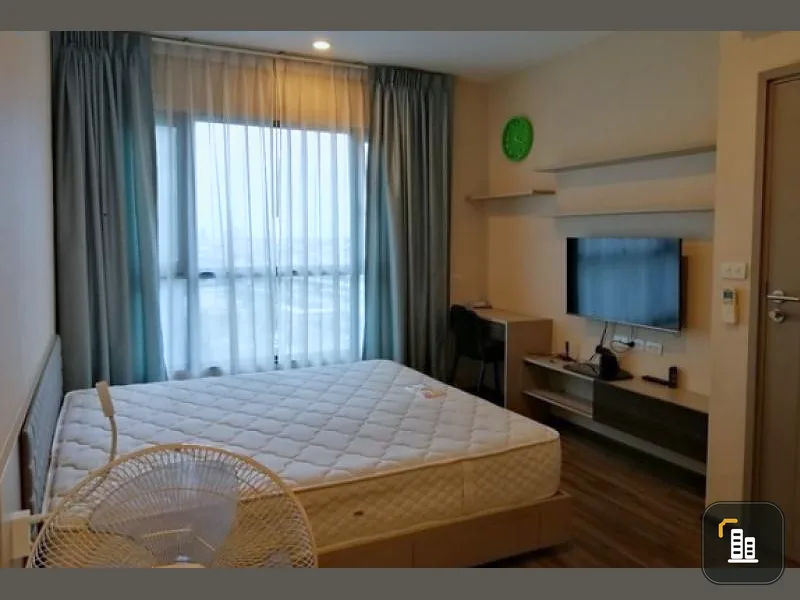 For rent Q. House Condo Sathorn, newly decorated room, new sofa. It will be comfortable to sleep. When I saw it, my heart trembled a lot. Hurry up.