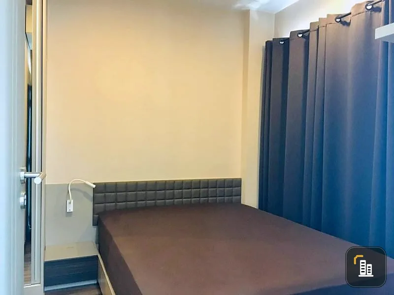 For Sale Teal Sathorn-Taksin Spacious room, lots of usable space, great view of BTS. If interested, hurry to reserve first.