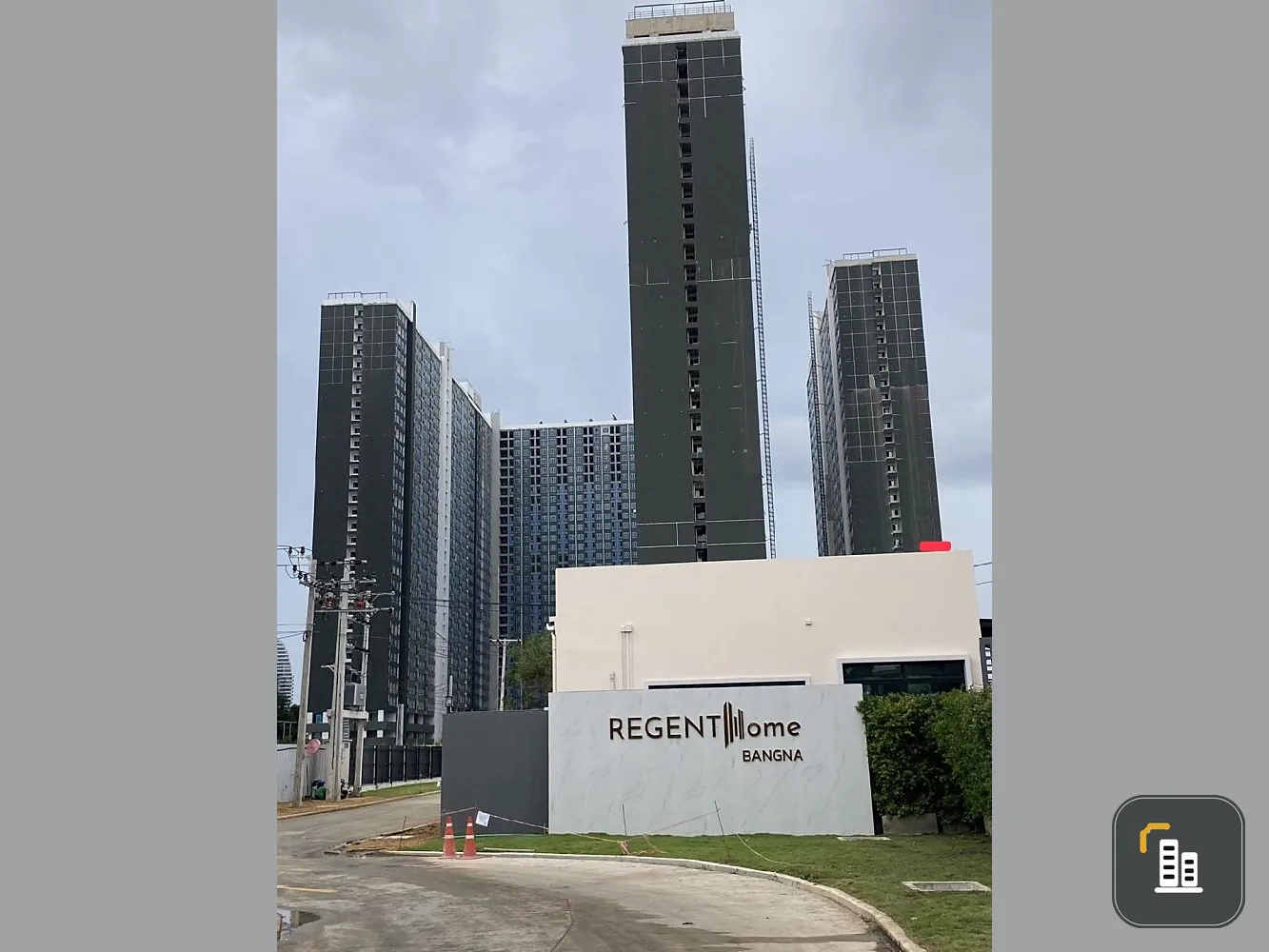 Down payment sale, Regent Home Bangna, Building B, has a swimming pool on the 14th floor, comes with a special price that you must not miss.