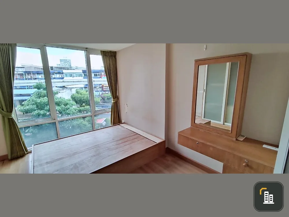 For sale: The Raffles Condominium, built-in furniture in the same tone throughout the room, great value, complete, all in one place, book now!