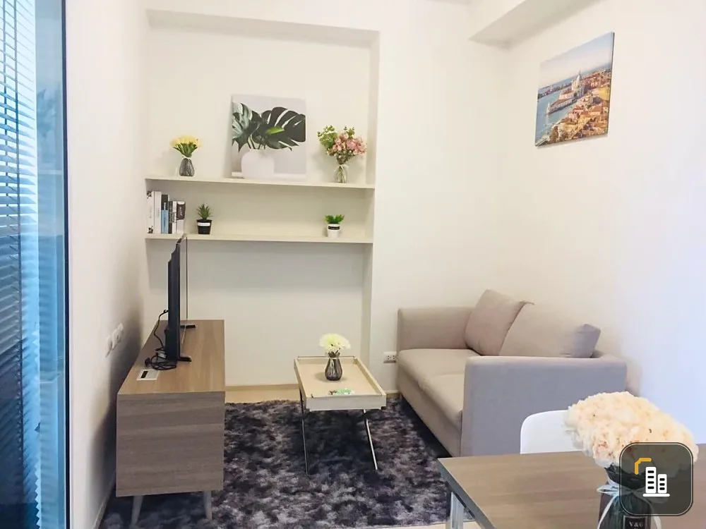 For sale: Chapter One Eco Ratchada-Huai Khwang, good view, good breeze, corner room, free electrical appliances, furniture, very good value