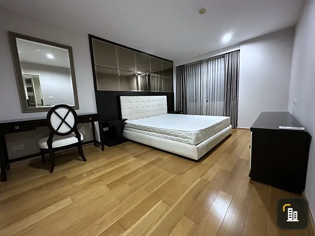 For rent: Pearl Residences Sukhumvit 24, 4th floor, spacious room, comfortable, comes with complete decorations, book now.
