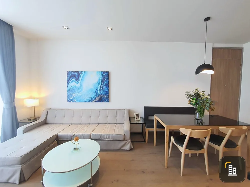 For rent: Park 24 Origin Phrom Phong, high floor, spacious room with a large sofa, comfortable to sit on. Interested? Hurry and book now.