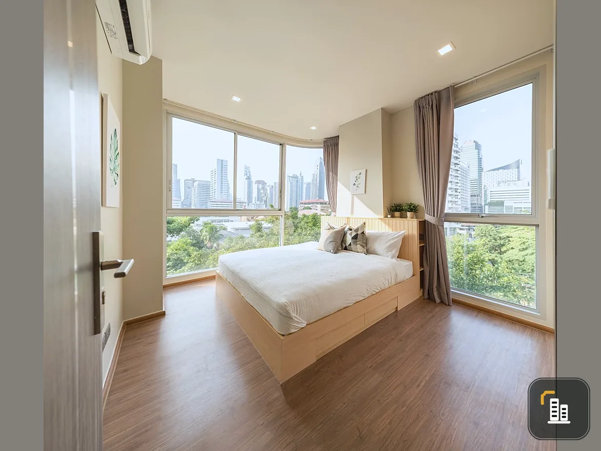 For rent, Q Prasanmit, corner room, large size, decorated in Muji style, with amenities. You can't miss this opportunity to reserve.