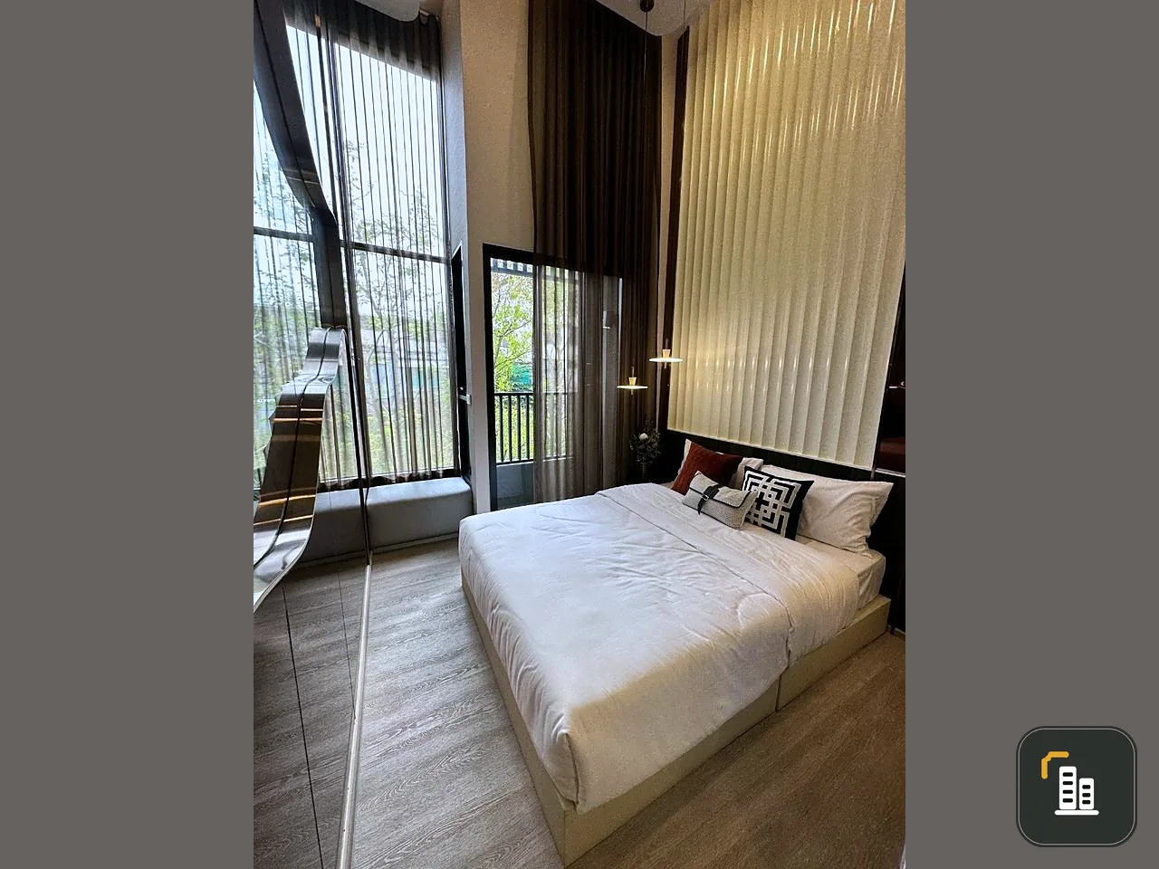 Selling down payment, So Origin Siriraj Zone River 1 Bedroom Plus, can be made into 2 bedrooms, don't miss it.