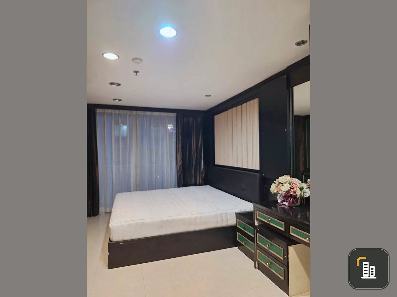Condo for rent sell, Asoke Place, spacious room, plenty of usable space, built-in storage, must book now.