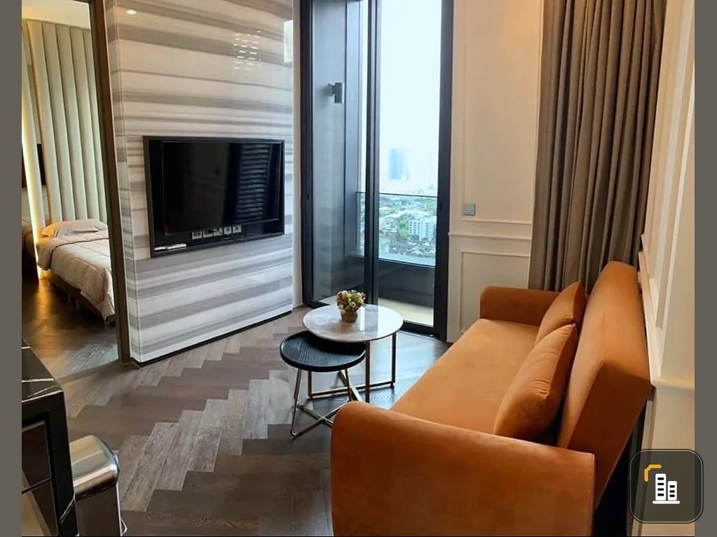 For rent: The Es Sukhumvit 36, a luxury condo on Sukhumvit Road. Beautiful room, high floor, great view. Interested? Book now!