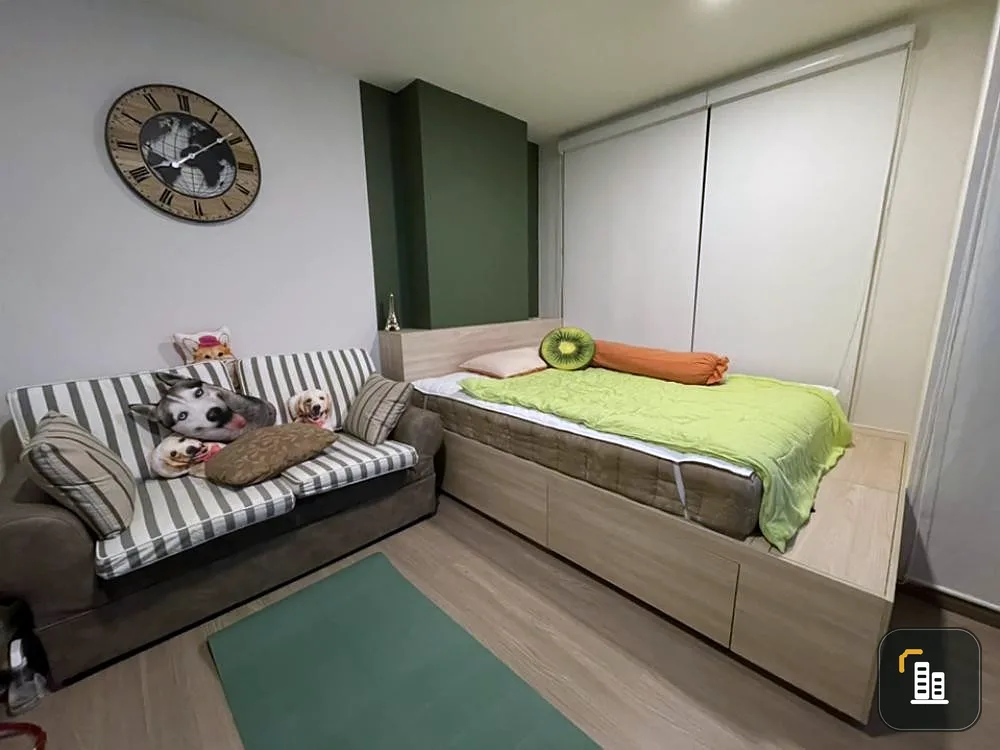 For rent: The Move Bangna, studio room, bright colors, fully furnished, just bring your own luggage and move in.