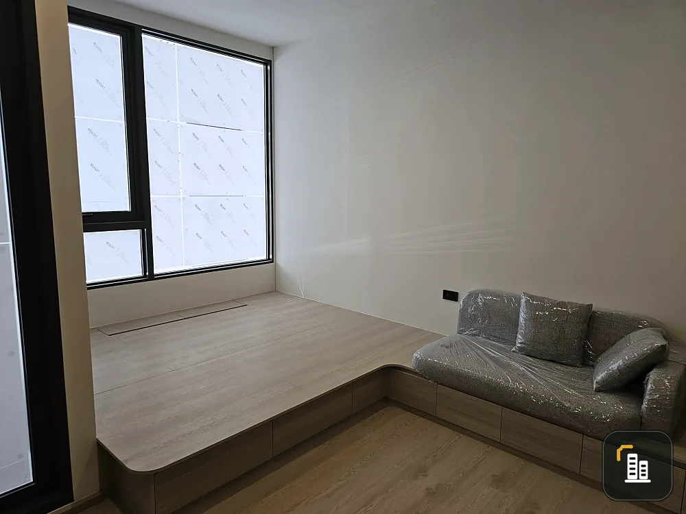 Down payment sale, Reference Sathorn-Wongwian Yai, 2nd floor, not high, studio room, fully furnished, hurry to reserve, become the owner.