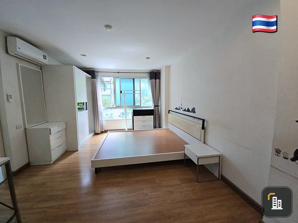 For sale: Double U Condo Phahon-Ladprao, corner room, next to the fire escape, quiet and very private. Don't wait.