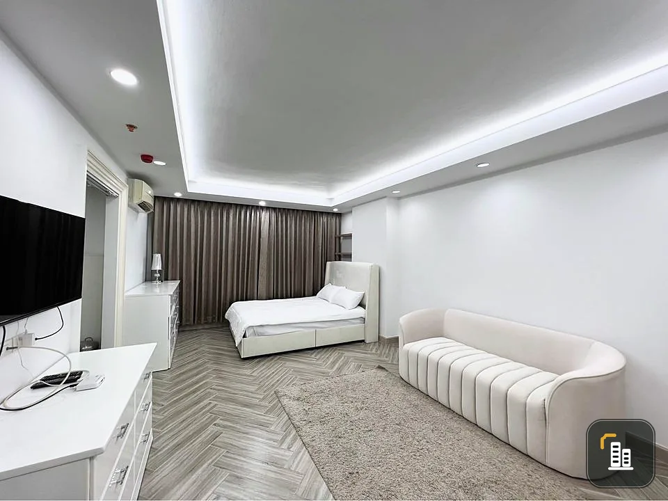 For rent: Symphony Sukhumvit 62, room decorated in a simple, luxurious white tone, looks expensive, fully furnished, just bring your bags and move in.