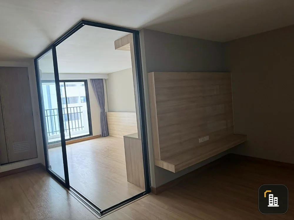 Urgent sale, Level Condominium, 5th floor, spacious room, partitioned, decorated nicely, if you don't reserve, you'll really miss out.